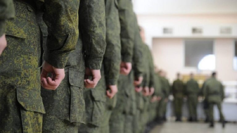 Жители Березовского района обучились основам военной подготовки