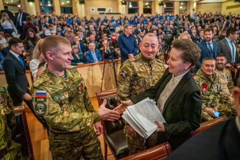 Он сражается за Родину