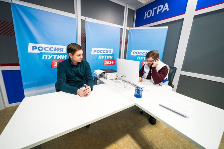 В Югре открыли общественную приемную кандидата в президенты Владимира Путина