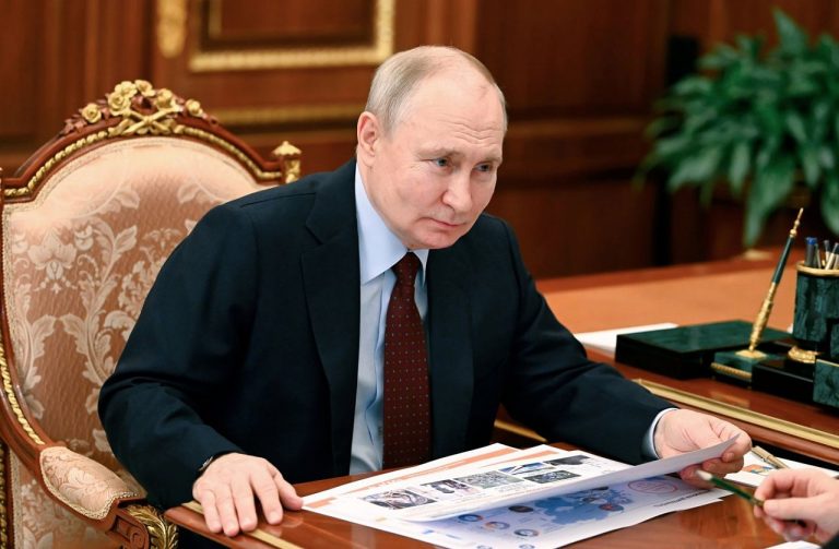 Владимир Путин поддержал идею югорчан о создании музея трудовых династий