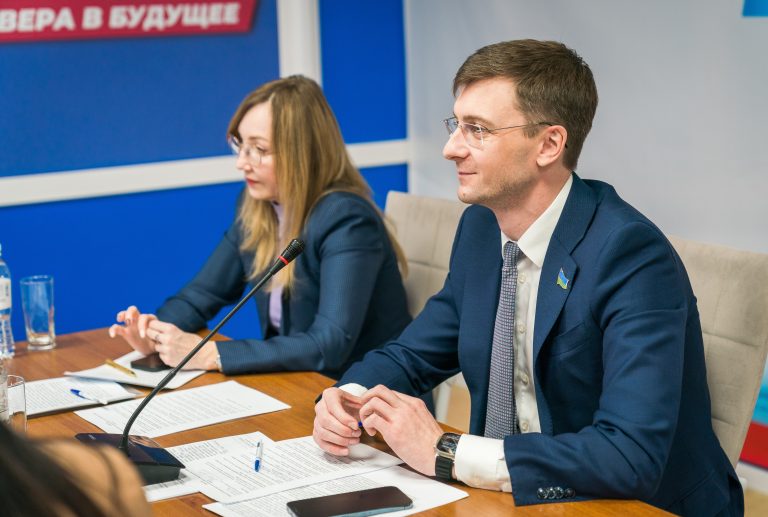 В Югре предлагают учредить звания «Отец Героя» и «Мать Героя»