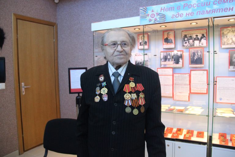 Светлую память почтим