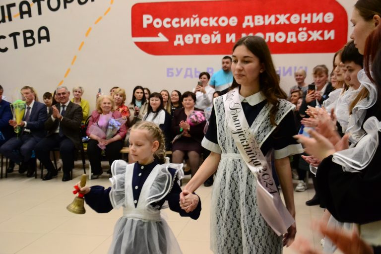 В добрый путь, выпускники!