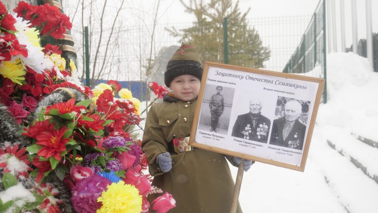 Память и почитание: как жители разных поселков отметили День Победы