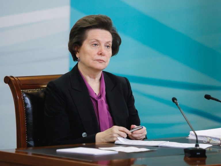Глава региона Наталья Комарова досрочно сложила свои полномочия