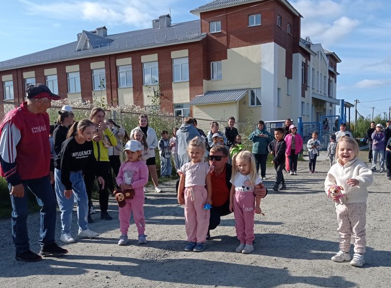 С талисманом в руке