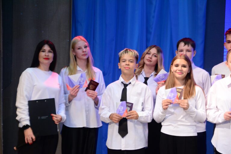 Путь к взрослой жизни: торжественное вручение паспортов