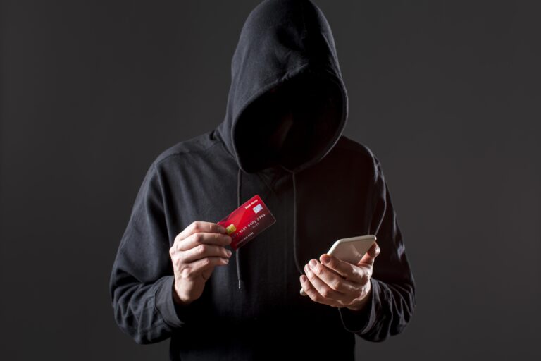 Будьте бдительны — не становитесь посредниками для мошенников