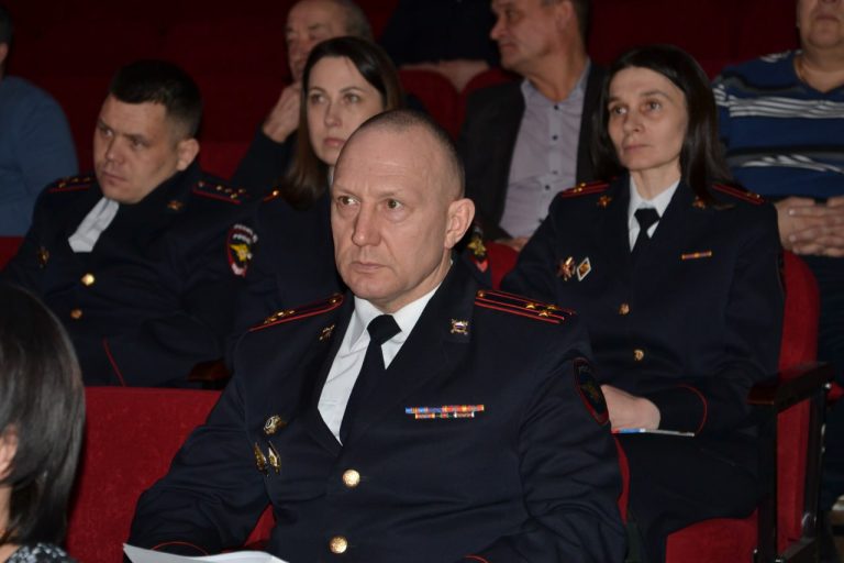 Служа закону, служу народу