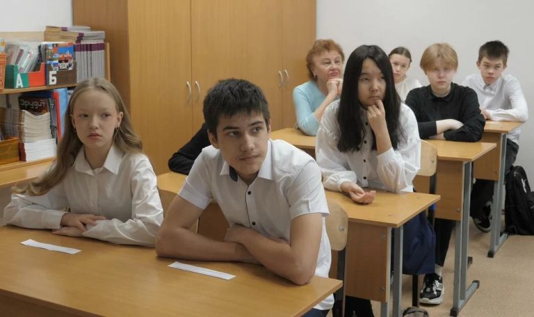 Школьники Саранпауля узнали о службе и долге