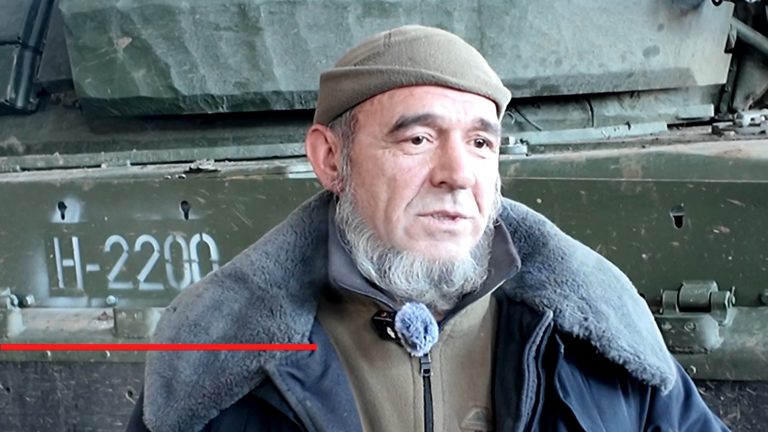 Героем выпуска программы «Разговоры на передовой» стал танкист,  сержант гвардии с позывным «Старый»