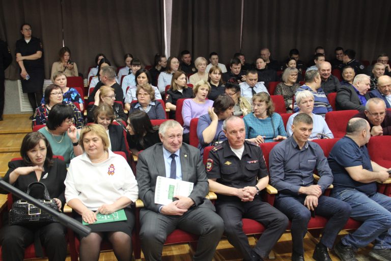 Чествование героев службы и закона