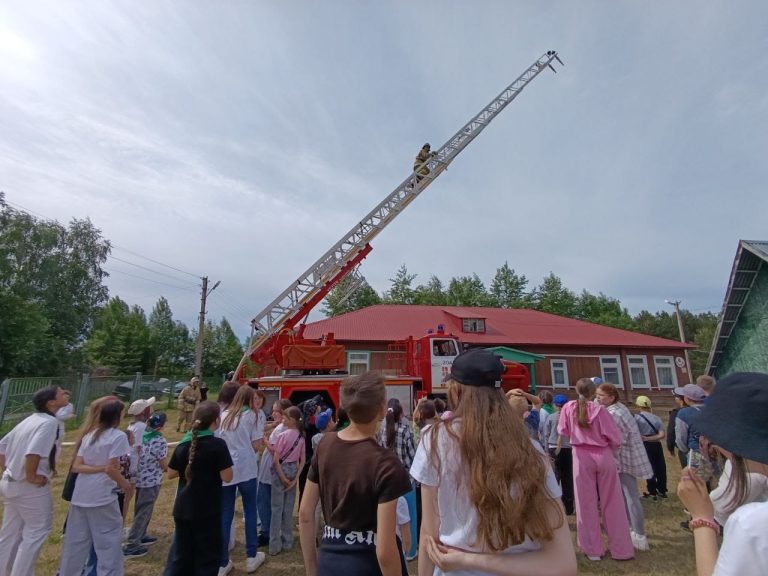 Лето, лагерь и пожарная машина!
