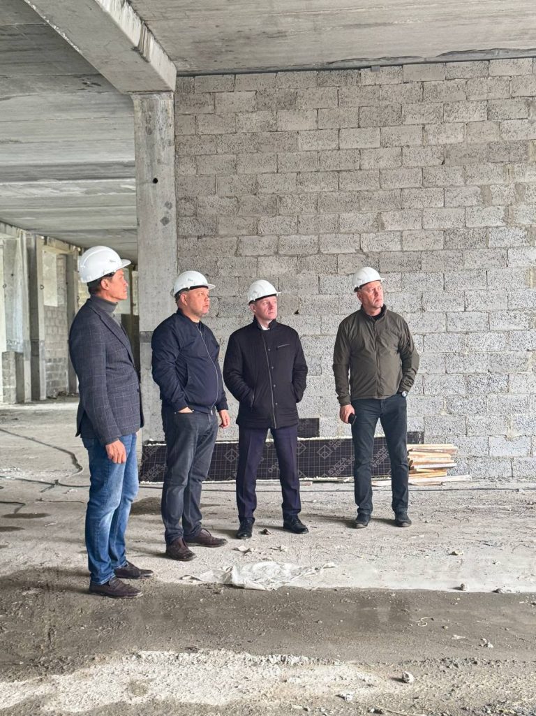 Строительство школы в Березово под контролем главы района