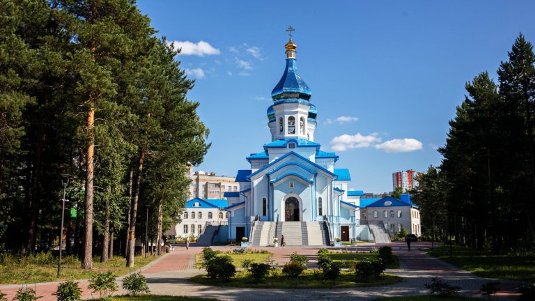 Сургутский женский монастырь отметил юбилей