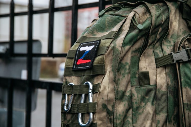 В Югре до конца октября продлили повышенные выплаты контрактникам