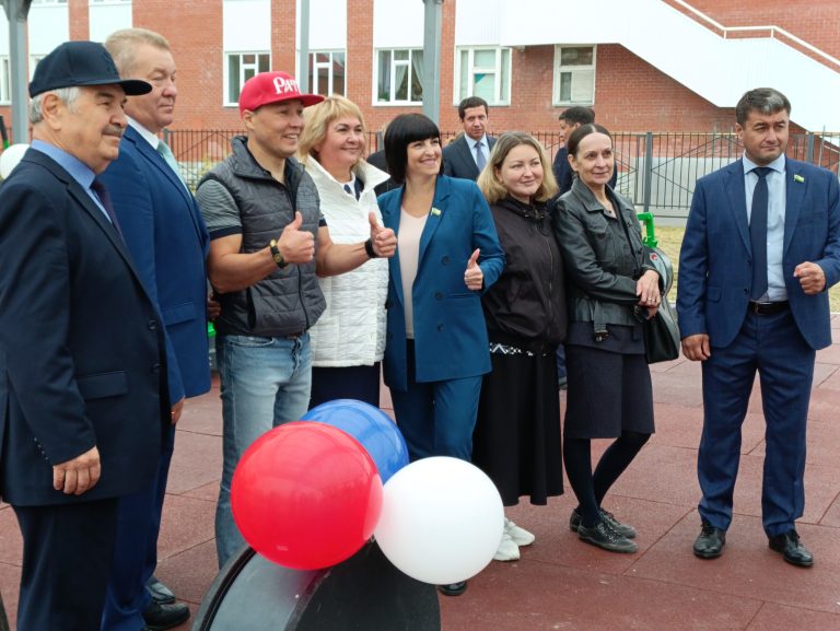 Спорт и здоровье для всех: в Березово появилась новая площадка