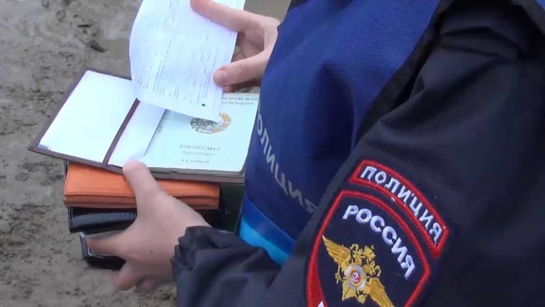 Судебные приставы Югры отправили на родину 80 иностранцев
