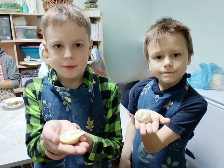 Перед постом — за общим столом: пельменные посиделки в Березово