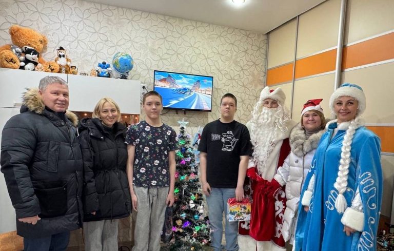 «Елка желаний»: депутаты Думы Березовского района исполнили детские мечты