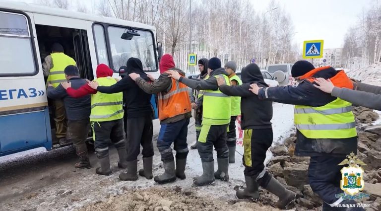 В Югре полицейские проверили соблюдение миграционного законодательства