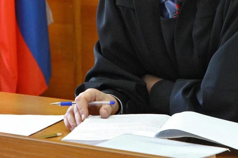 За поддельный аттестат сына отец из Радужного заплатит почти полмиллиона рублей