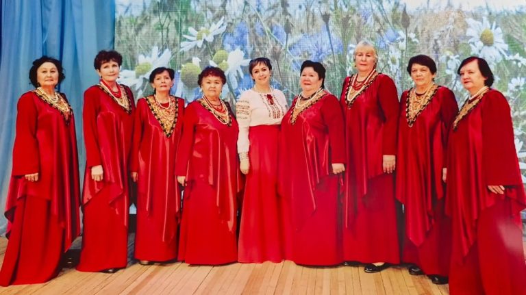 С песней в сердце, с душой к людям