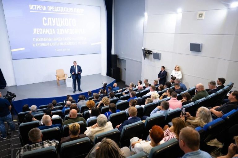 Лидер ЛДПР обсудил реализацию миграционной политики с югорчанами
