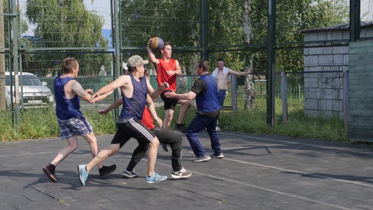 В Саранпауле прошла спартакиада «Спорт — это движение, движение — это жизнь!»