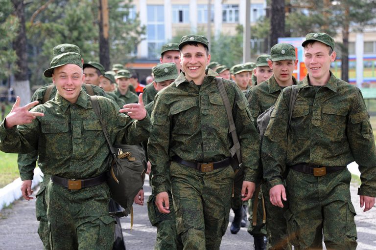 Военнослужащие по контракту имеют необходимые гарантии от государства