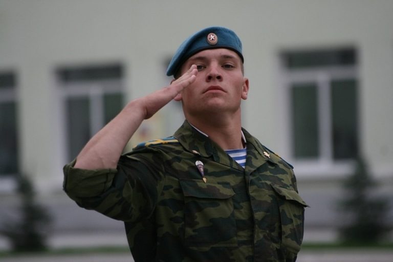 Как поступить на военную службу по контракту?