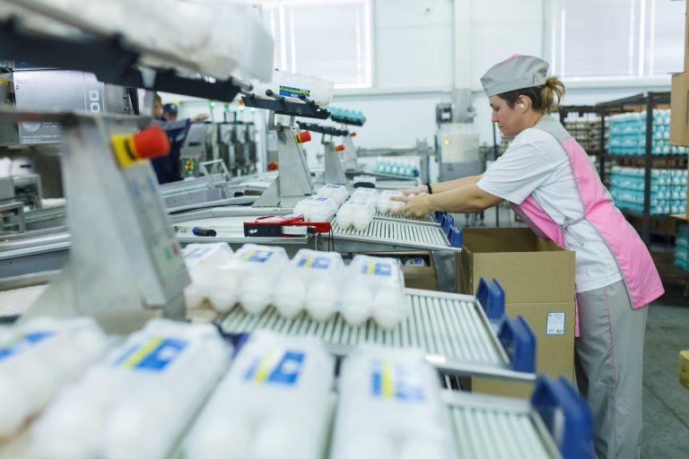 Свежие продукты — в Югру