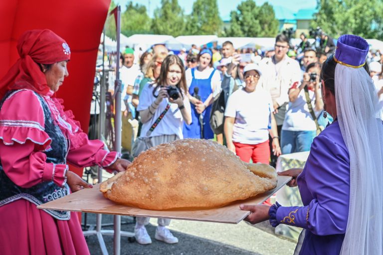 Мастерицы из Югры мечтают испечь баурсак-рекордсмен